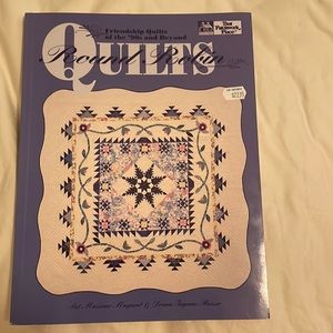 Round robin quilt book with 128 pages
